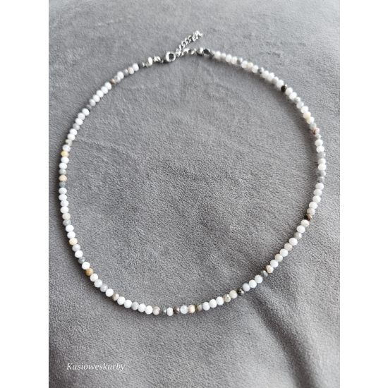 Naszyjnik z kamieni księżycowych